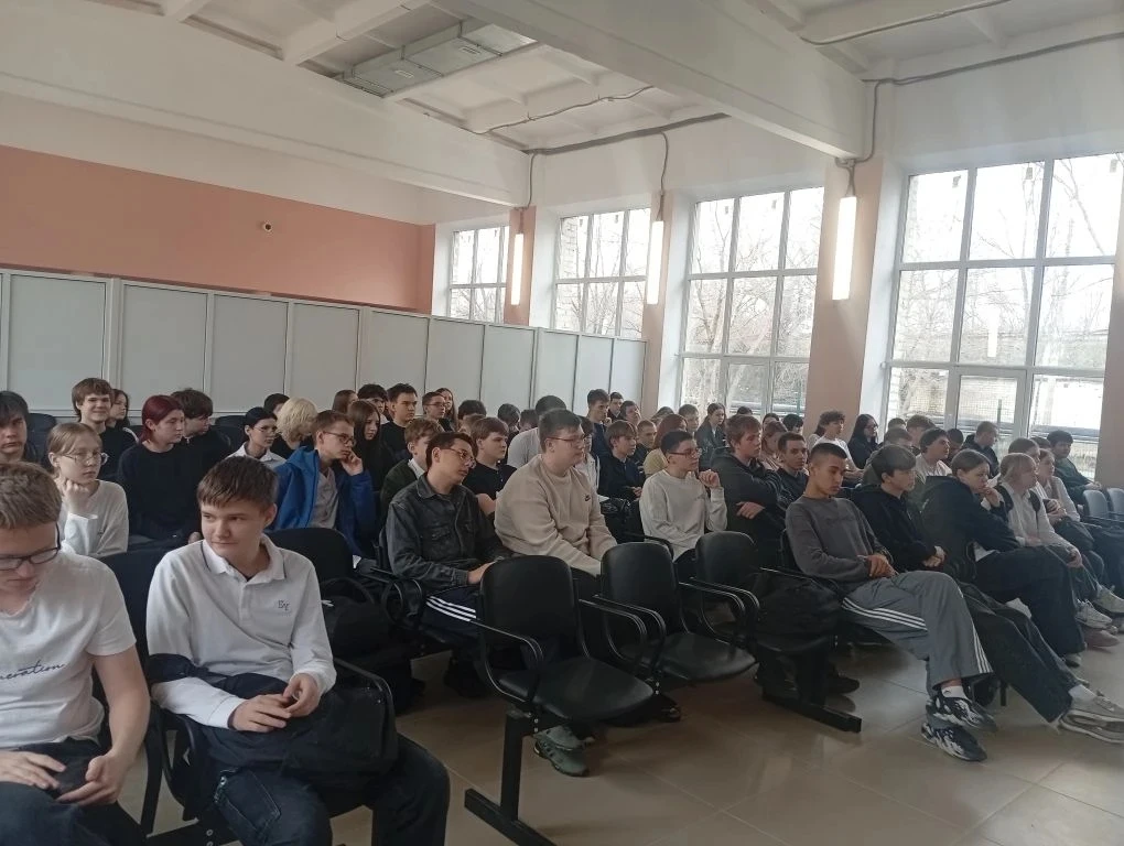 ДНИ КОЛЛЕДЖА В ШКОЛАХ    📢 Медиацентр "Студент говорит" и амбассадоры Профессионалитета сообщают!   