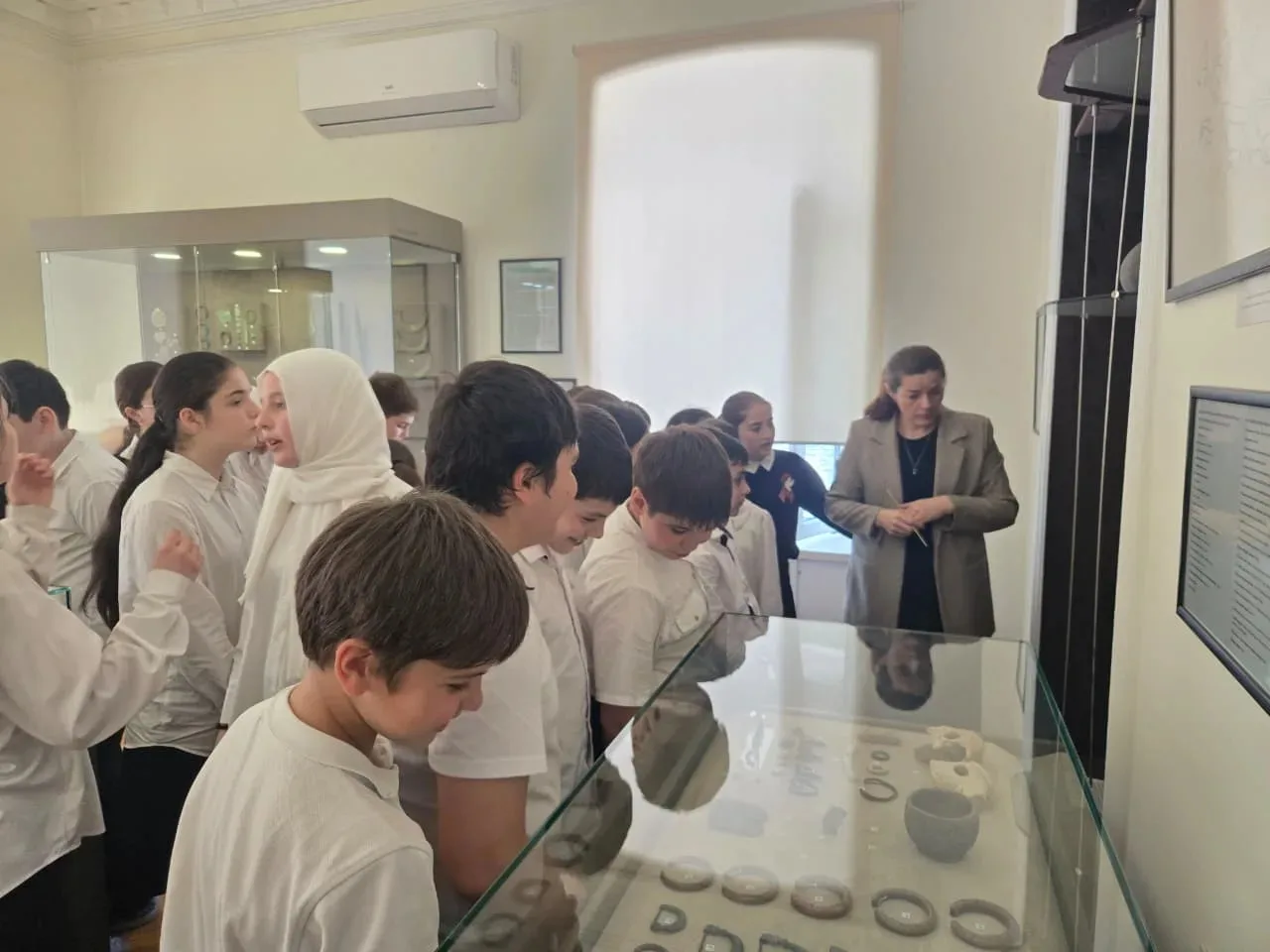 Сегодня учащиеся 5/3 класса  с кл.рук.Атавовой П.Ш.  посетили городской историко- краеведческий музе