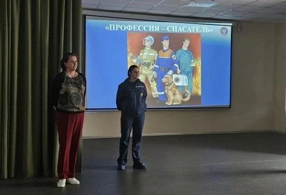 Уроки безопасности от профессионала 👨‍🏫🔥  Сегодня в МАОУ «Школа №115» прошли важные и познавательные