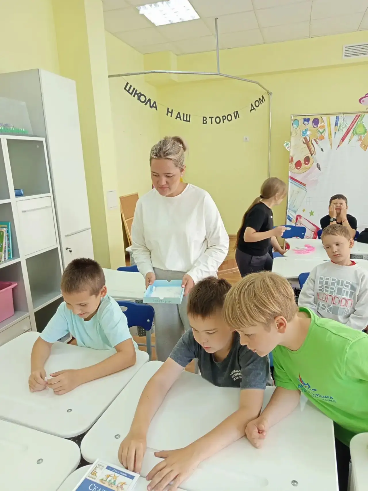 ☀️ День в пришкольном лагере «Солнышко»!

Наше утро началось бодро — с энергичной зарядки на свежем 