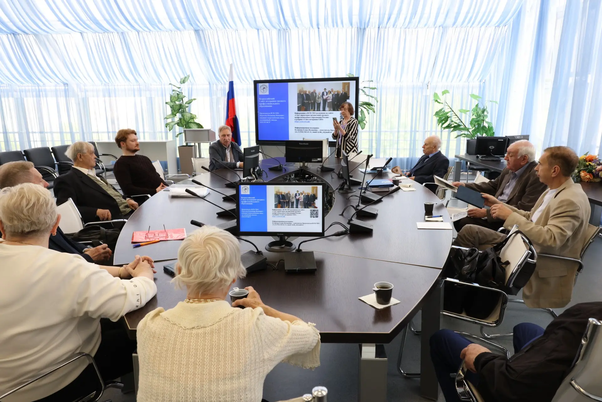 1-й МОК принял почётных гостей – делегацию Всероссийского совета ветеранов СПО. Встреча, прошедшая в