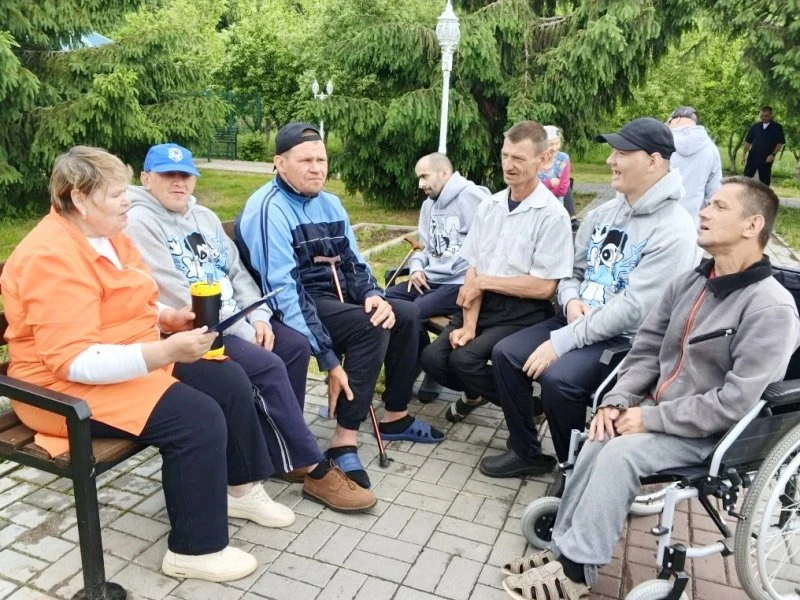 «Все на свете можешь ты».

     Скоро наступит жаркое лето и наши вокальные группы «Веселые нотки» и