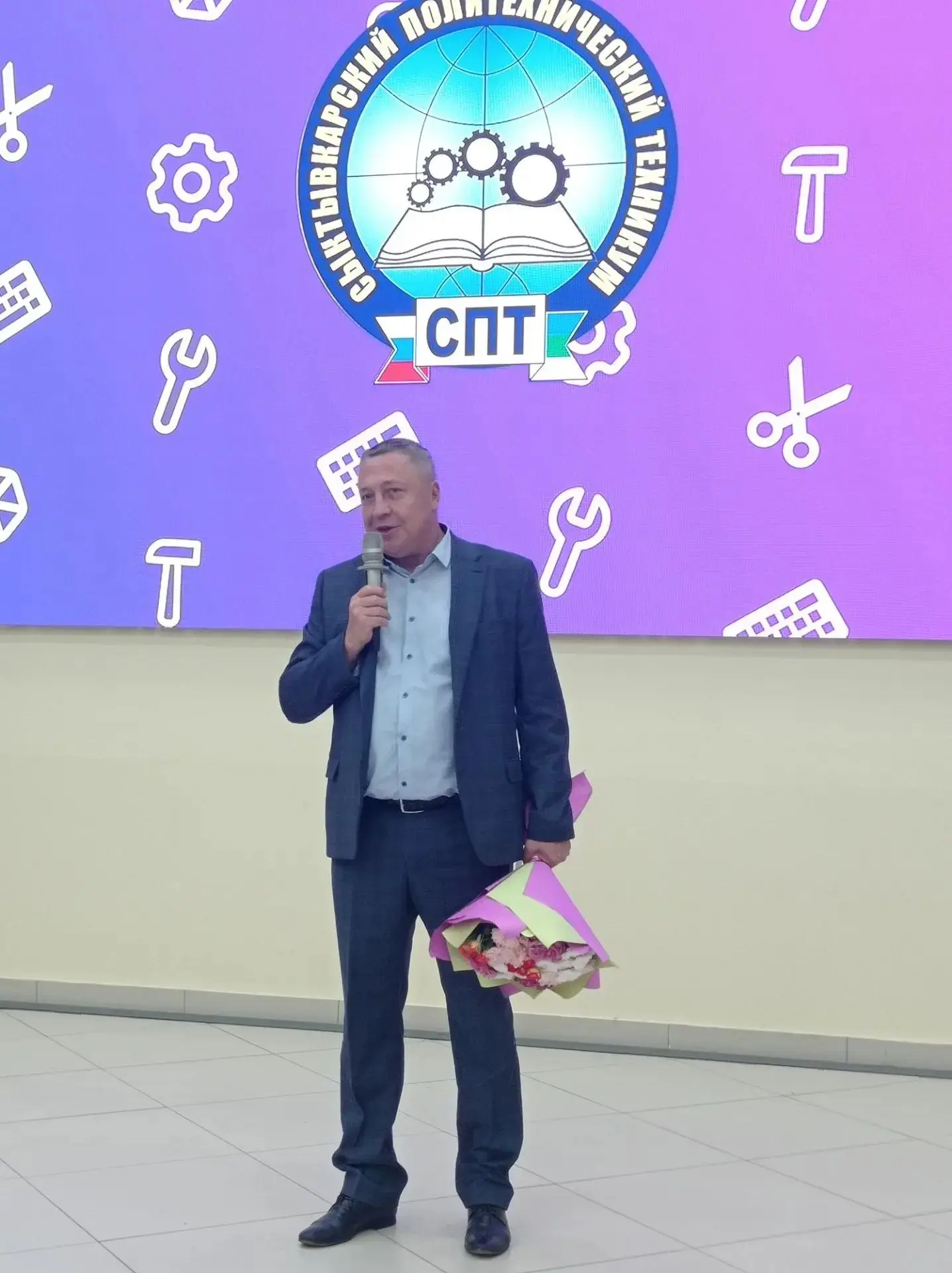 💐 1 сентября  в ГПОУ «Сыктывкарский политехнический техникум» прошла  традиционная тор...