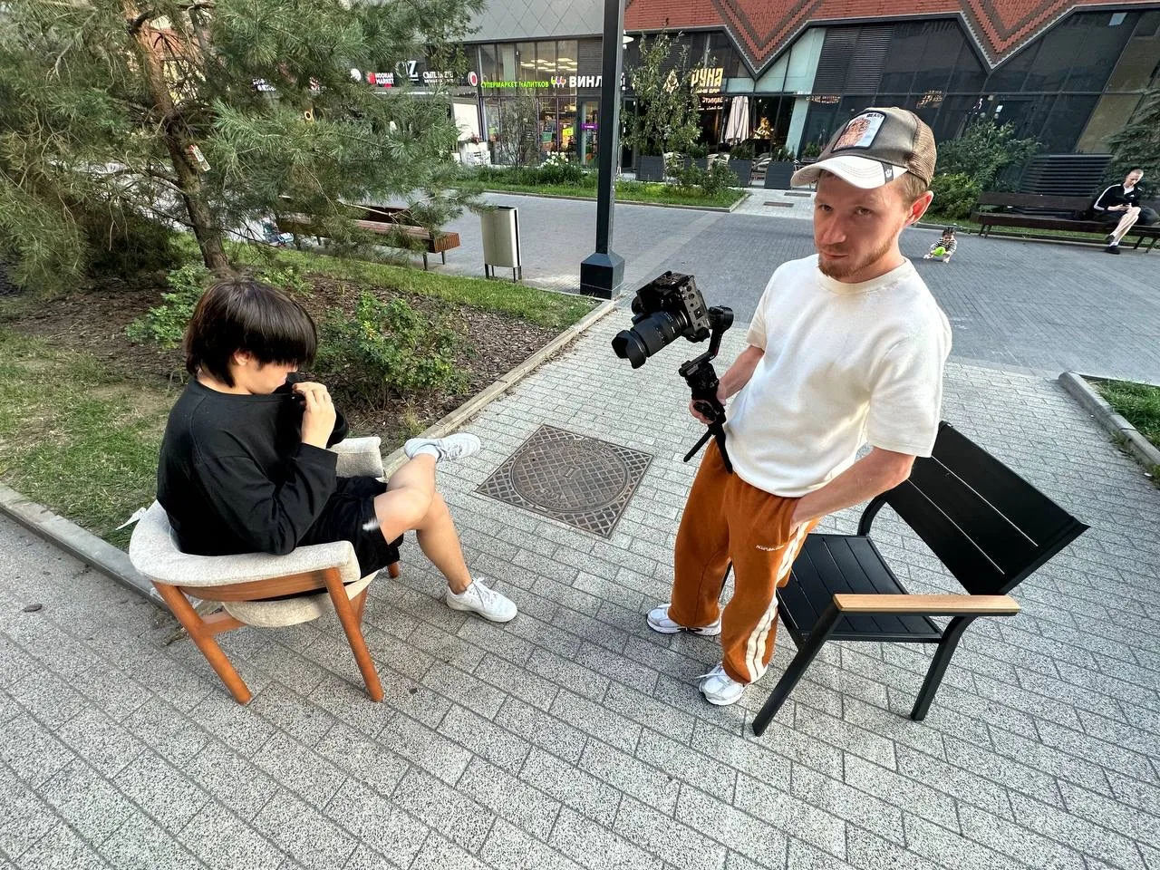 🎬