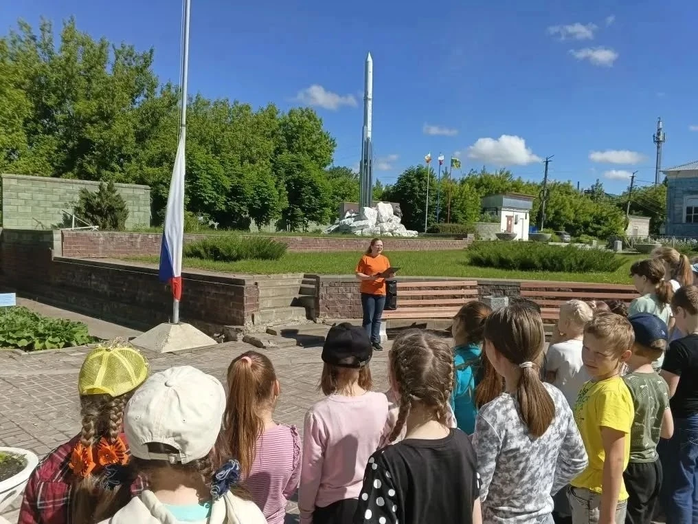 🎉 Лето, дружба, приключения начинаются! 🎉

1 июня свою работу начал пришкольный лагерь с дневным п