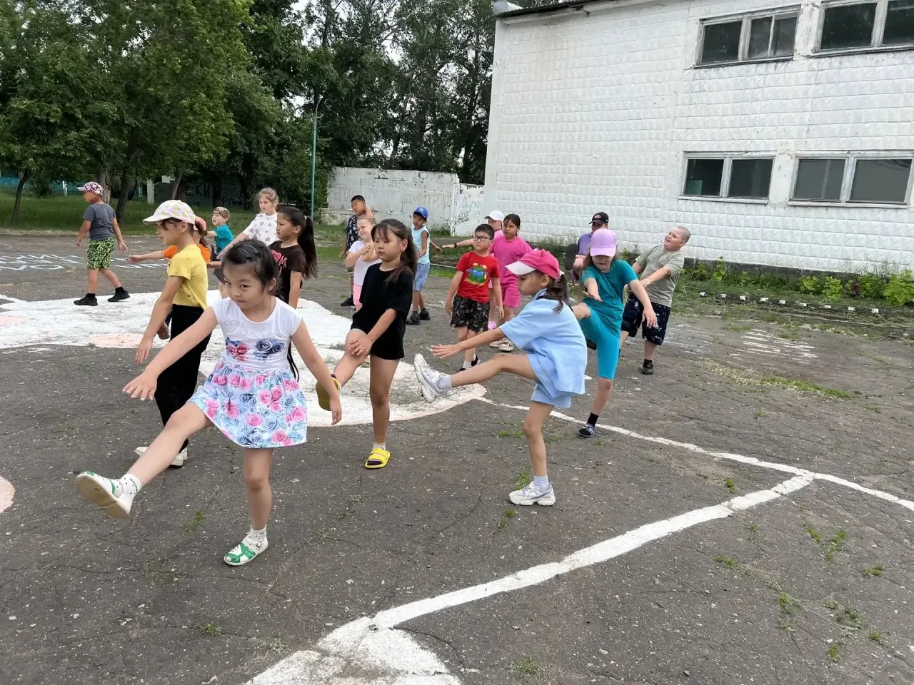 🌞 День 3. Бодрое утро и финансовая грамотность!

Сегодняшний день в пришкольном лагере начался с от
