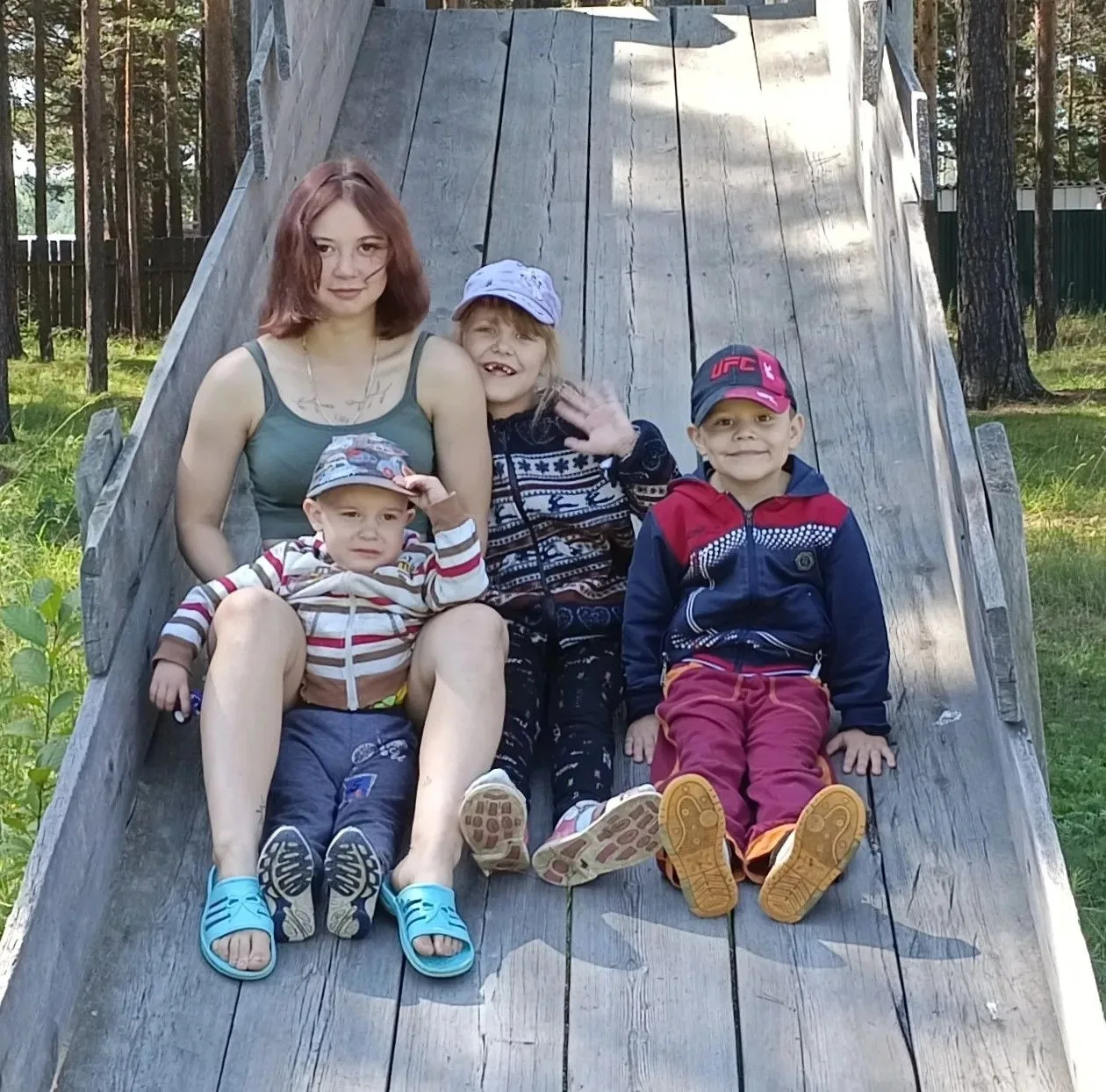 🌿 Прогулка на свежем воздухе с ребятами! 🌳🍃
Сегодня мы не только наслаждались природой, но и изуч