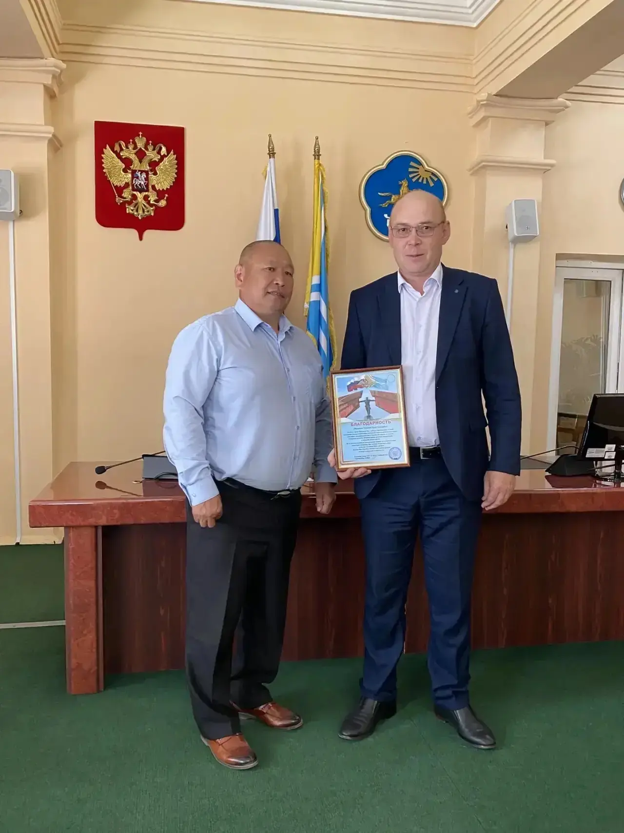 Руководителя ГУП «ТСП» Юрия Николаевича Токмашева торжественно наградили в Верховном Хурале за неоце
