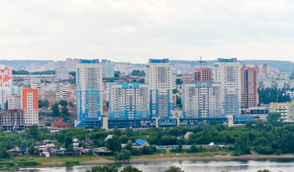😱🏚️ «Всё разбито»: жители Таштагола не видят развития города, а власти оспаривают их ...