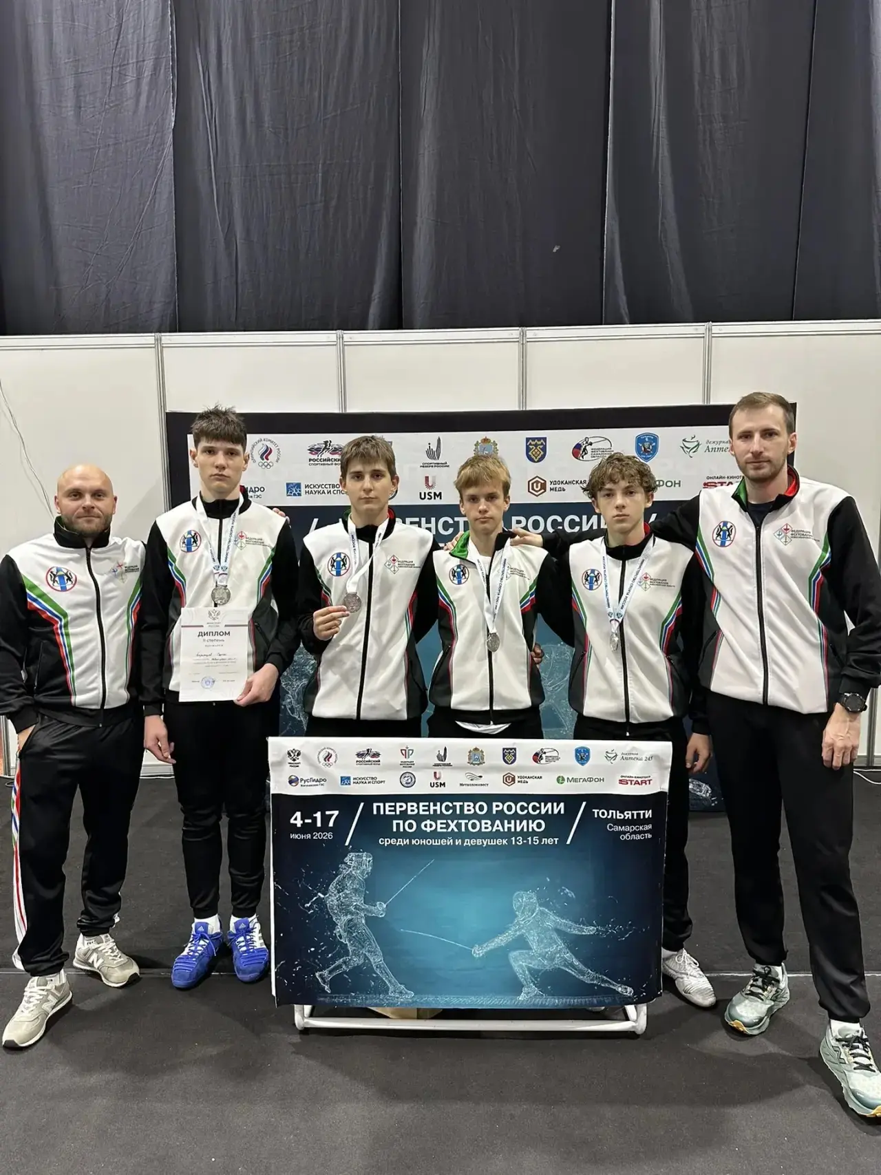«Серебряные клинки» юношей на детском первенстве России!🇷🇺🥈🥈🥈🥈🇷🇺

В упорной борьбе за золото
