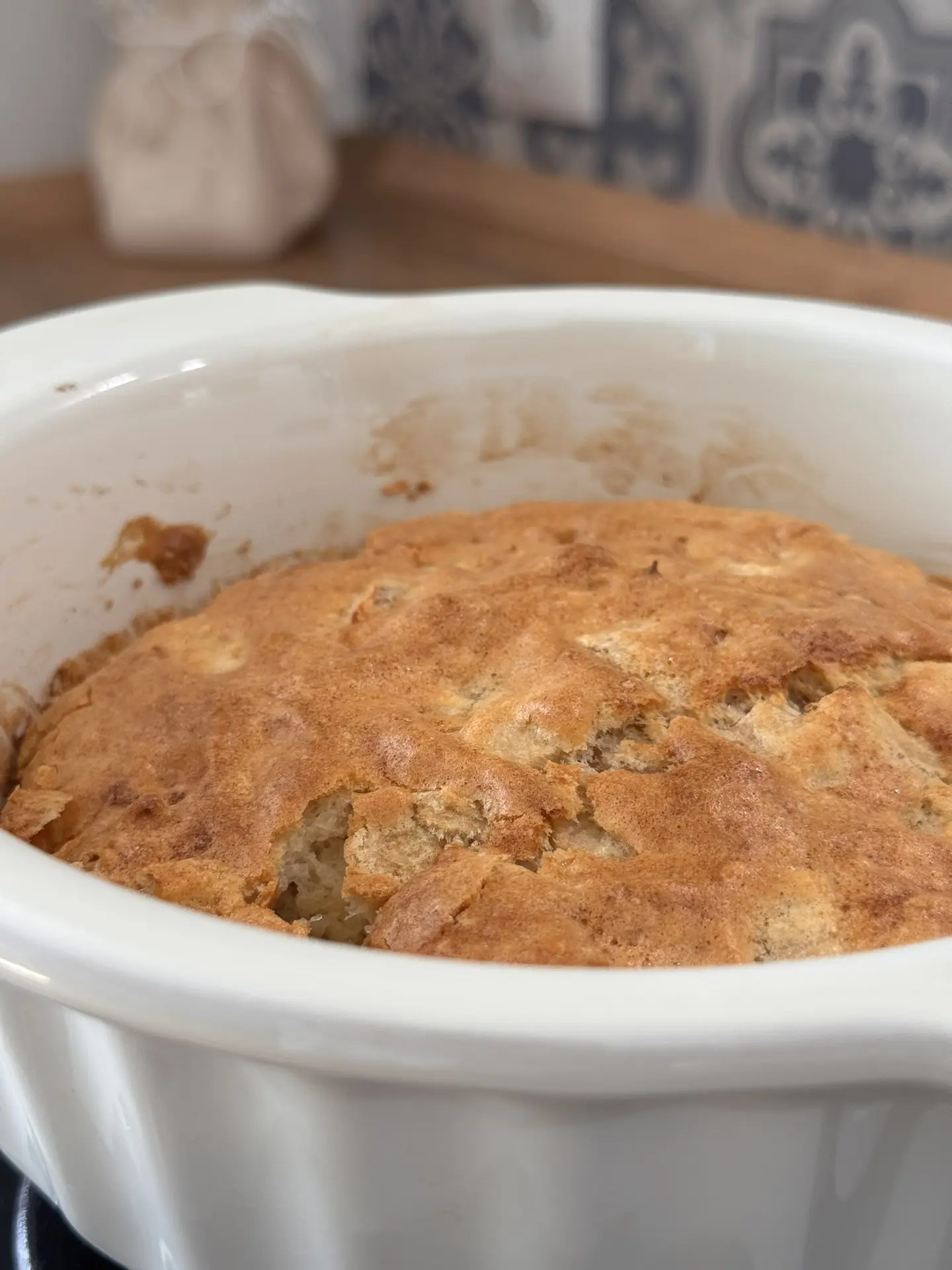 Простой пирог 🥧  Почти как шарлотка, но вдруг кому надо.  Ингредиенты: ▫️Яблоко - 1 шт. ▫️Яйца – 2 ш