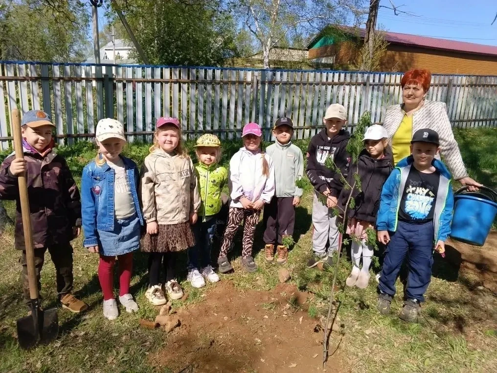🌳 В нашем детском саду живёт прекрасная традиция: