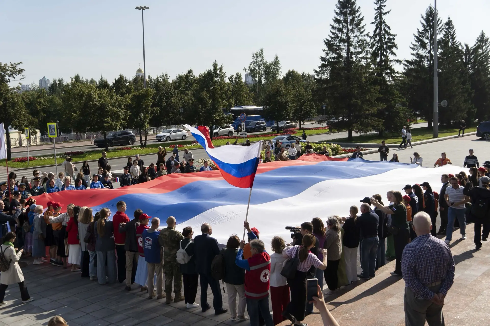 🇷🇺 Мы знаем его с детства. Но почему российский флаг именно бело-сине-красный?