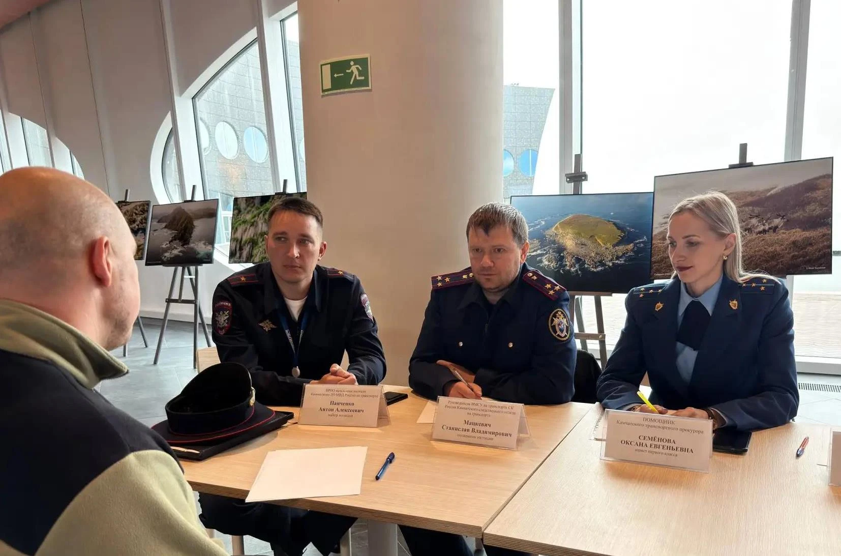 На Камчатке транспортные полицейские провели социально-профилактическую акцию «Час пасс...