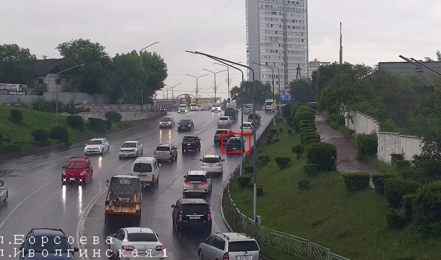 ✅ На ул. Борсоева (Мать Бурятии) стоит легковой автомобиль с включенным аварийным сигна...