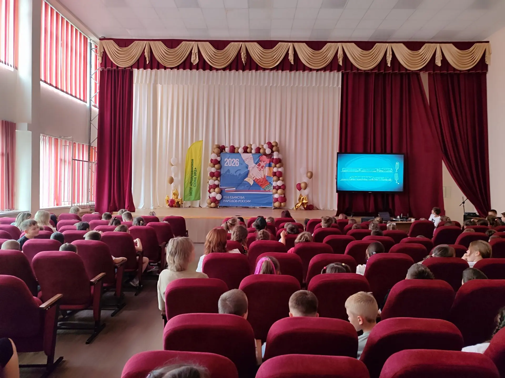 Сегодня в школьном лагере ребята посмотрели познавательный видеоролик от Фиксиков "Как правильно себ