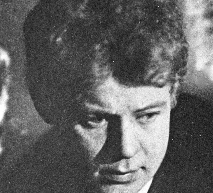 Письмо матери (Ты жива еще, моя старушка)

Сергей Есенин

Ты жива еще, моя старушка?
Жив и я. Привет