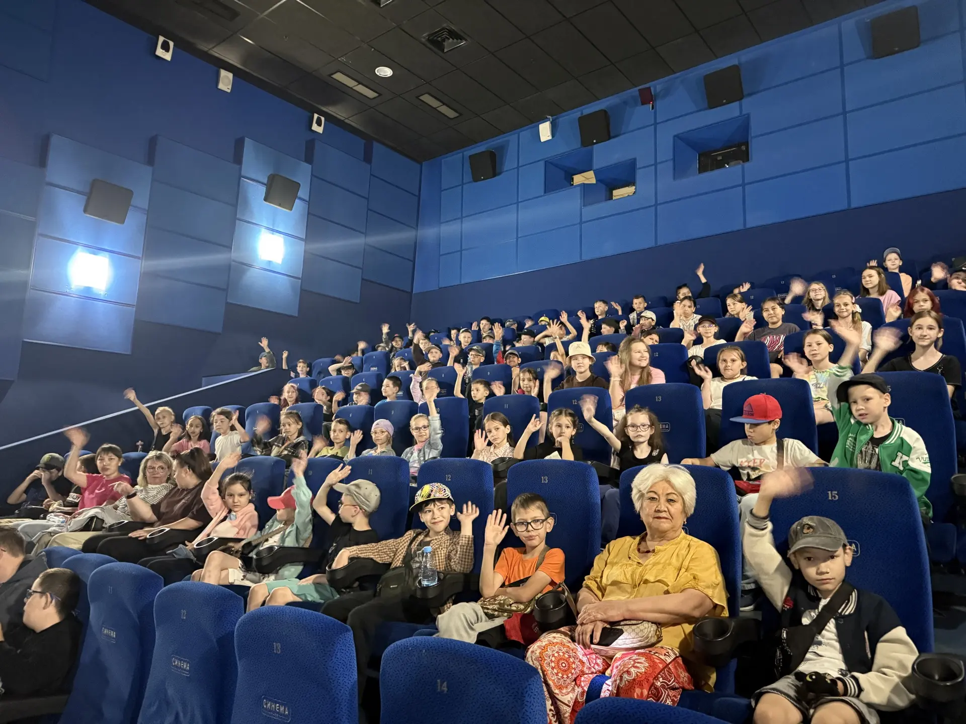 🎬 Киномарафон в «Улыбке»!

Сегодня в нашем детском лагере ЛДП прошел день настоящего киноволшебства