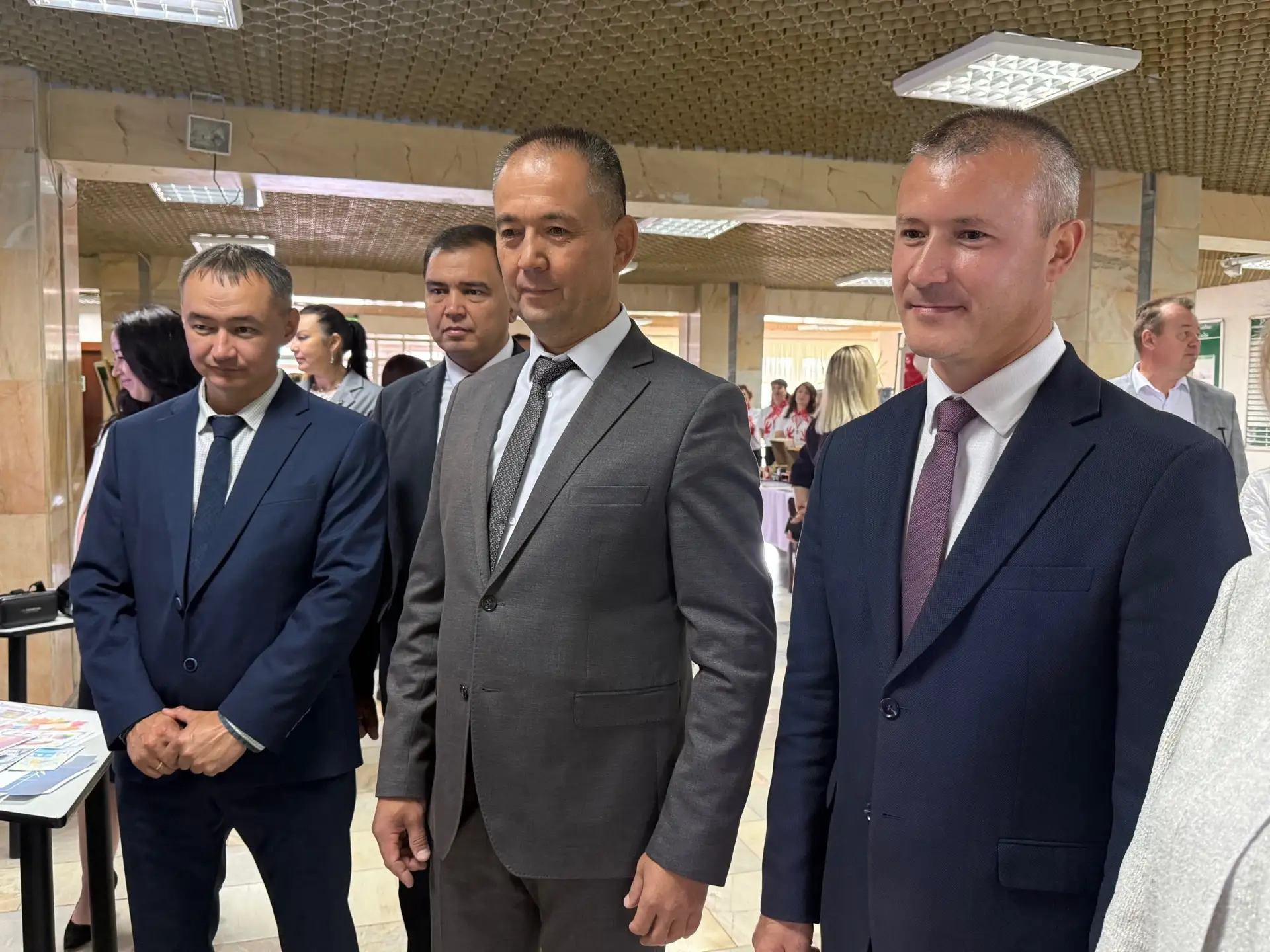 В Центральном дворце культуры состоялась традиционная августовская конференция работник...