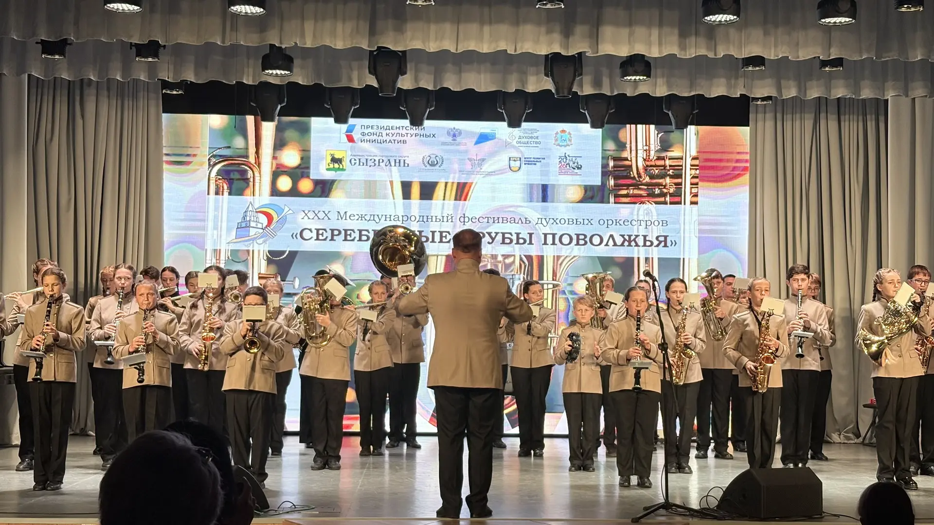 Прямо сейчас, в эти минуты, стены Концертного зала ДШИ им.А.И. Островского наполняются ...