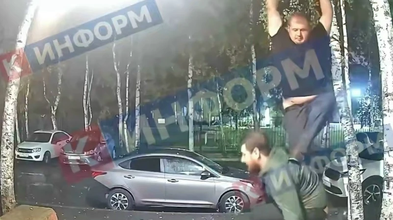 В одном из домов Сургута ночью заметили подозрительных людей, проникших в подъезд через...