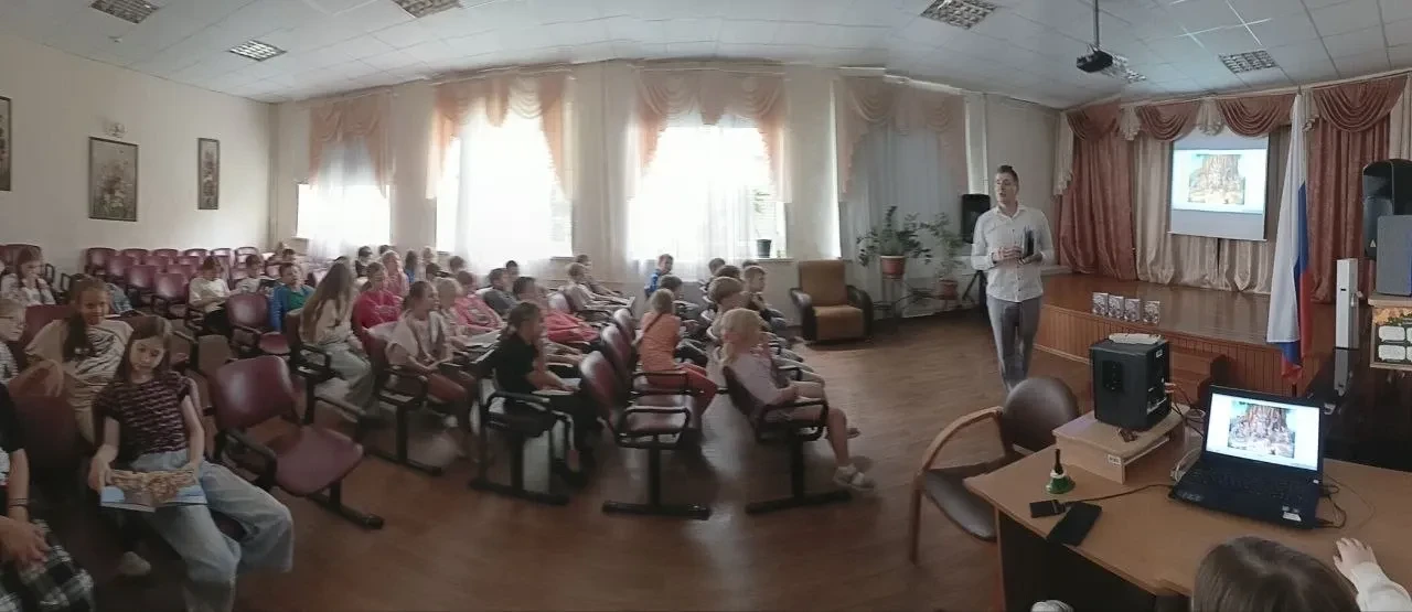 15.06 пришкольный лагерь «Солнышко» посетил Дмитрий Блохин, писатель из нашего города. 

Рассказал о
