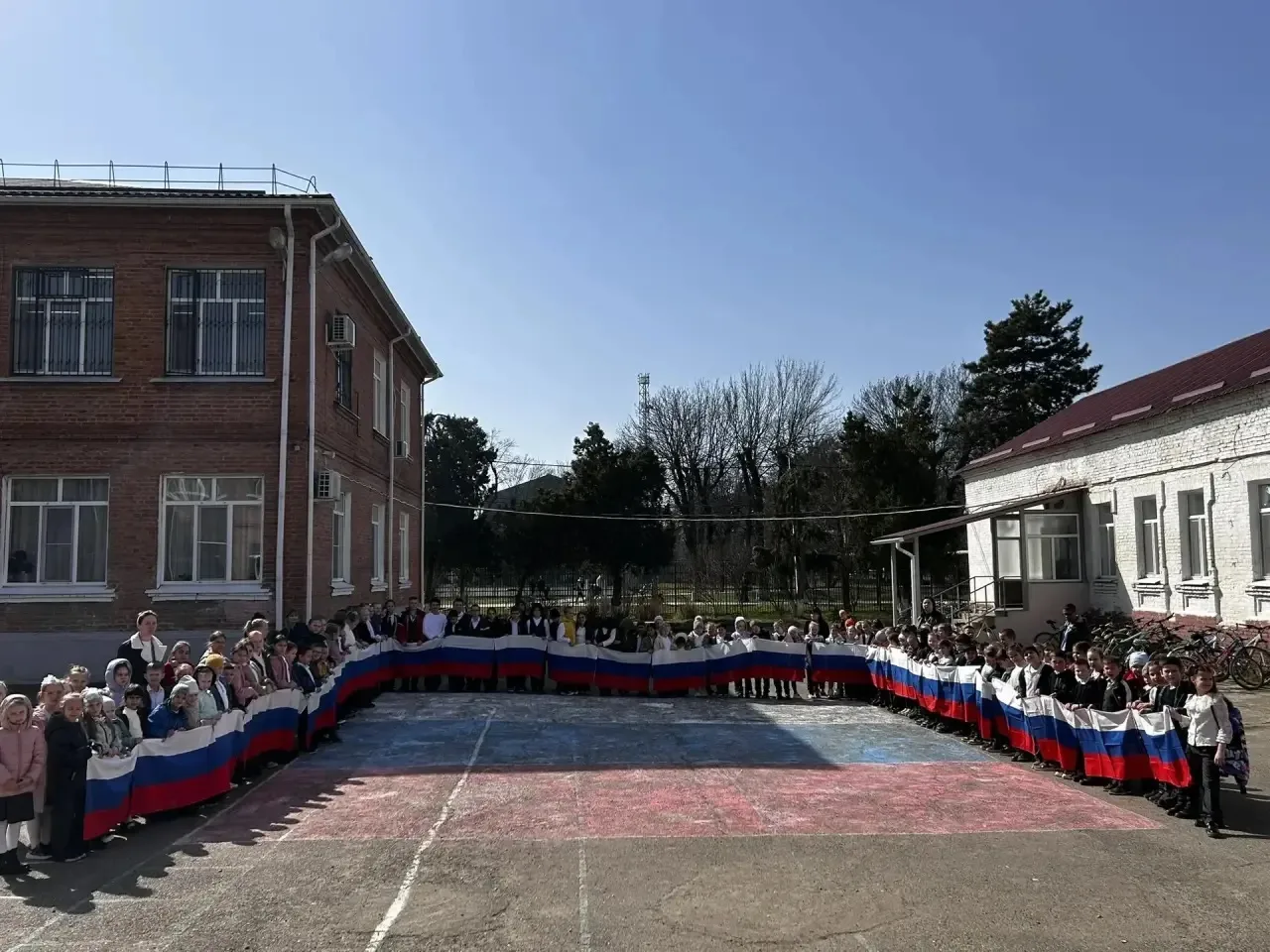 🇷🇺 День, когда мы стали еще больше! 🇷🇺  Сегодня в нашей школе царила особенная атмосфера. Мы провели