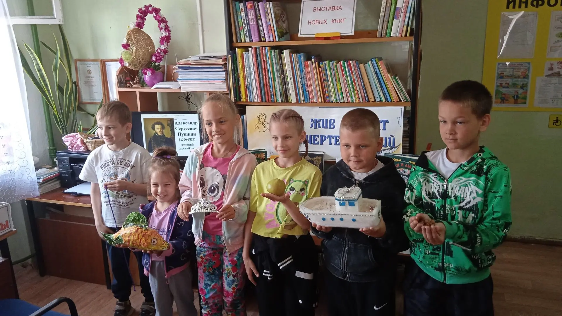 16 июня Детская библиотека № 5 распахнула свои двери для юных любителей сказок, пригласив их на лите