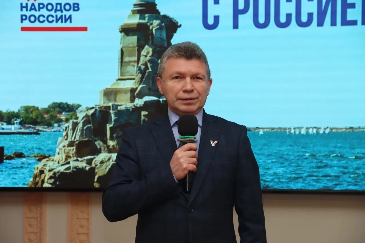 Сегодня мы празднуем День воссоединения Крыма и Севастополя с Россией.  В Доме национальностей прошл