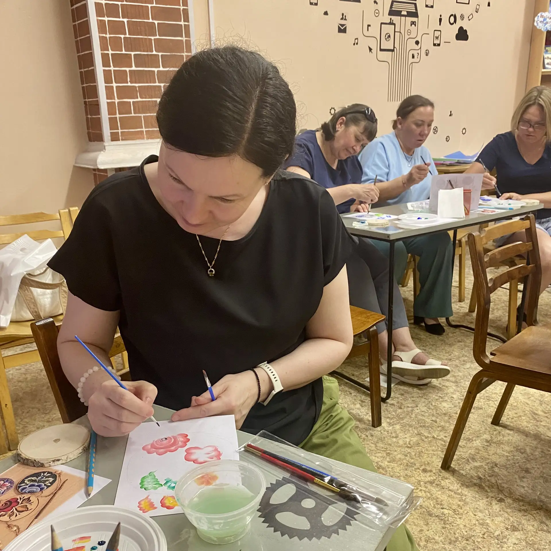 🧑‍🎨 КАК МЫ РАСПИСЫВАЛИ ИСТОРИЮ СВОИМИ РУКАМИ

Друзья, это было просто волшебно! Вчера наш Женский 
