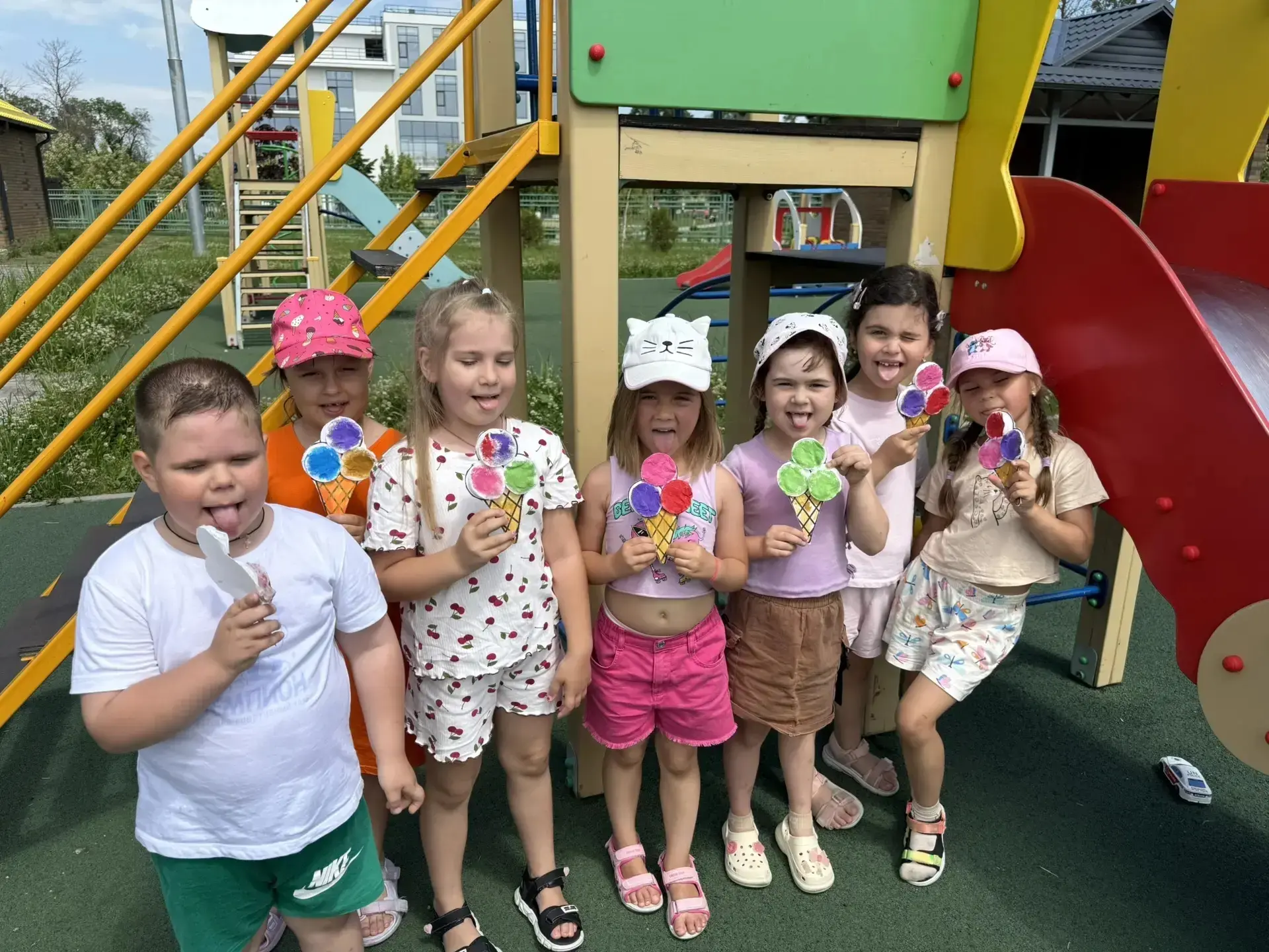 🍦 Мороженое – любимое лакомство детей. Но можно ведь не только есть, но и… делать самим!

Наши ребя