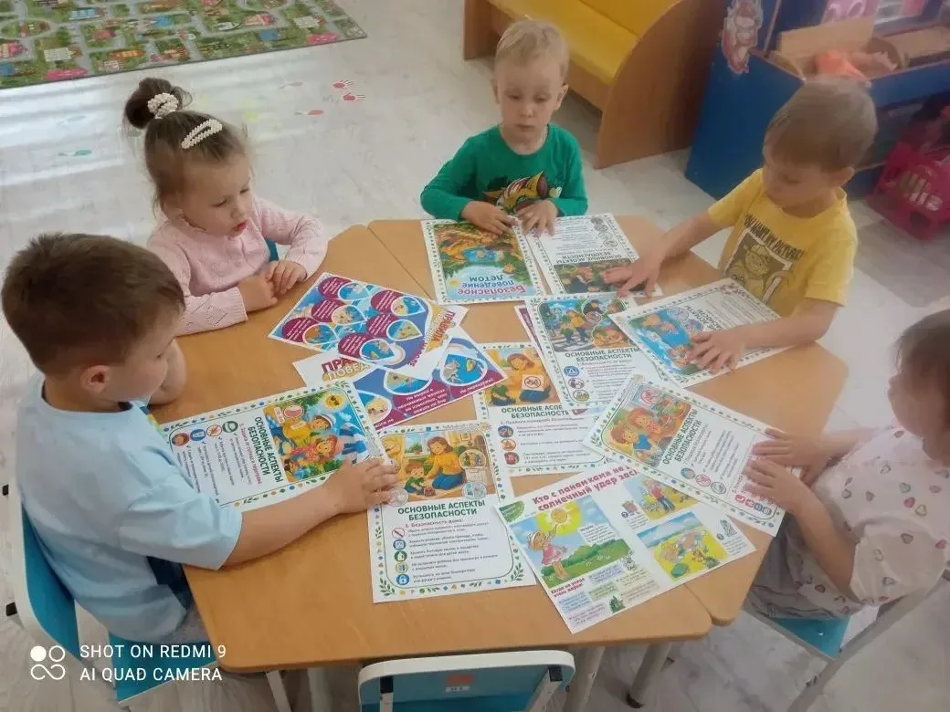 В младшей группе детского сада прошла акция посвященное безопасности детей летом «Безопасные каникул
