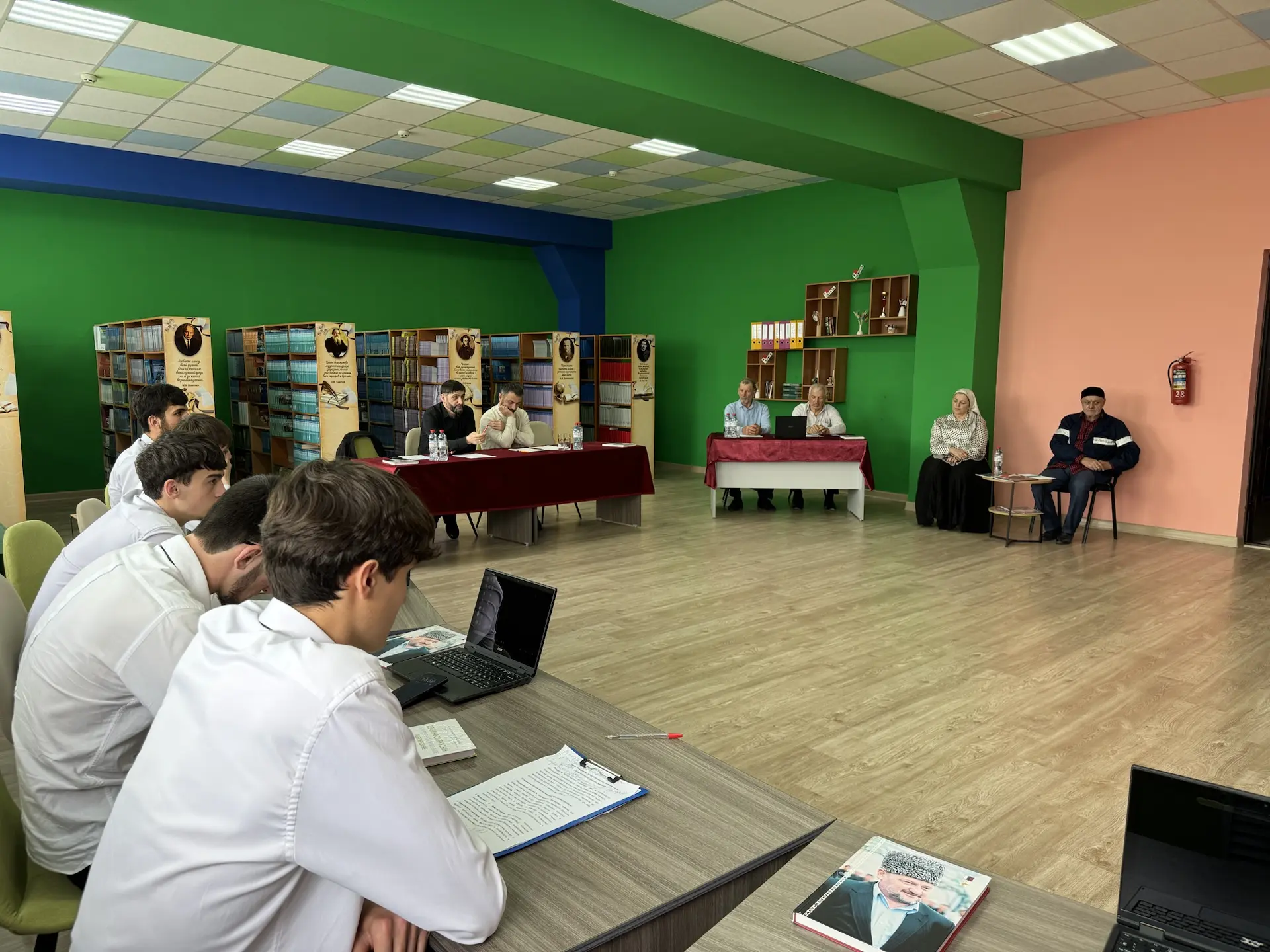 В библиотеке Чеченского государственного строительного колледжа состоялся круглый стол ...