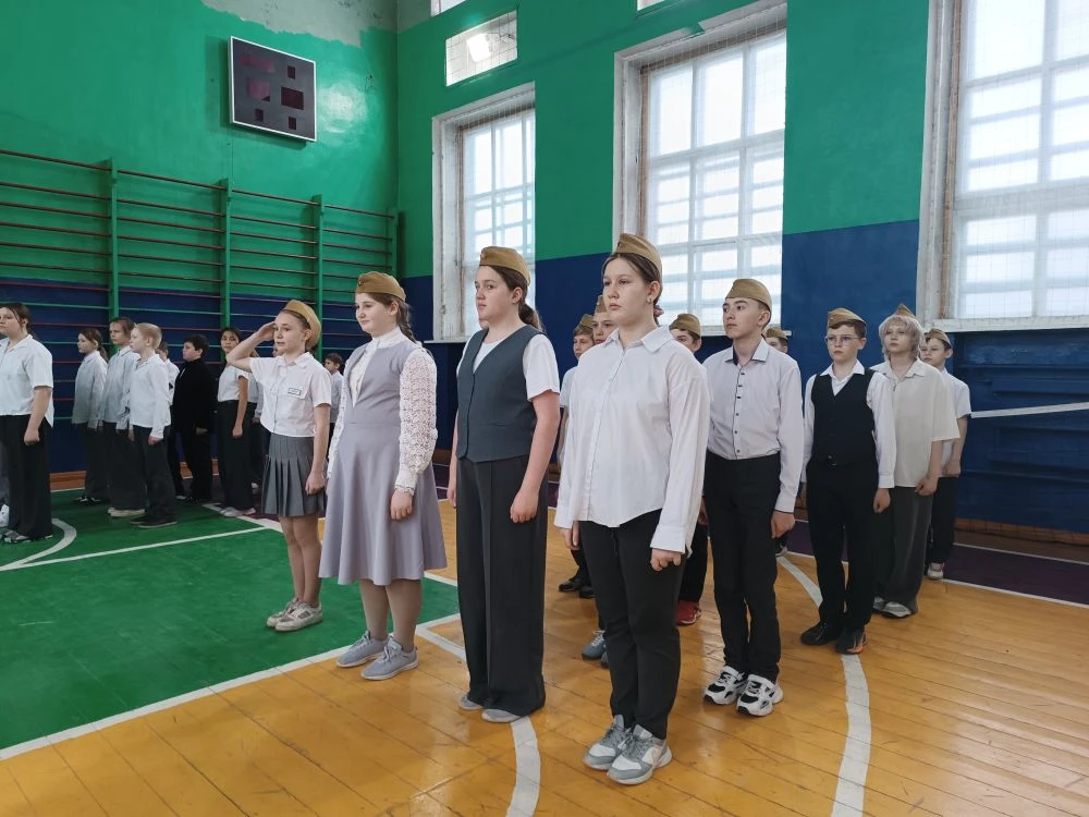 🇷🇺Смотр строя и песни: атмосфера единства и гордости!  В нашей школе прошёл этап смотра строя и песн