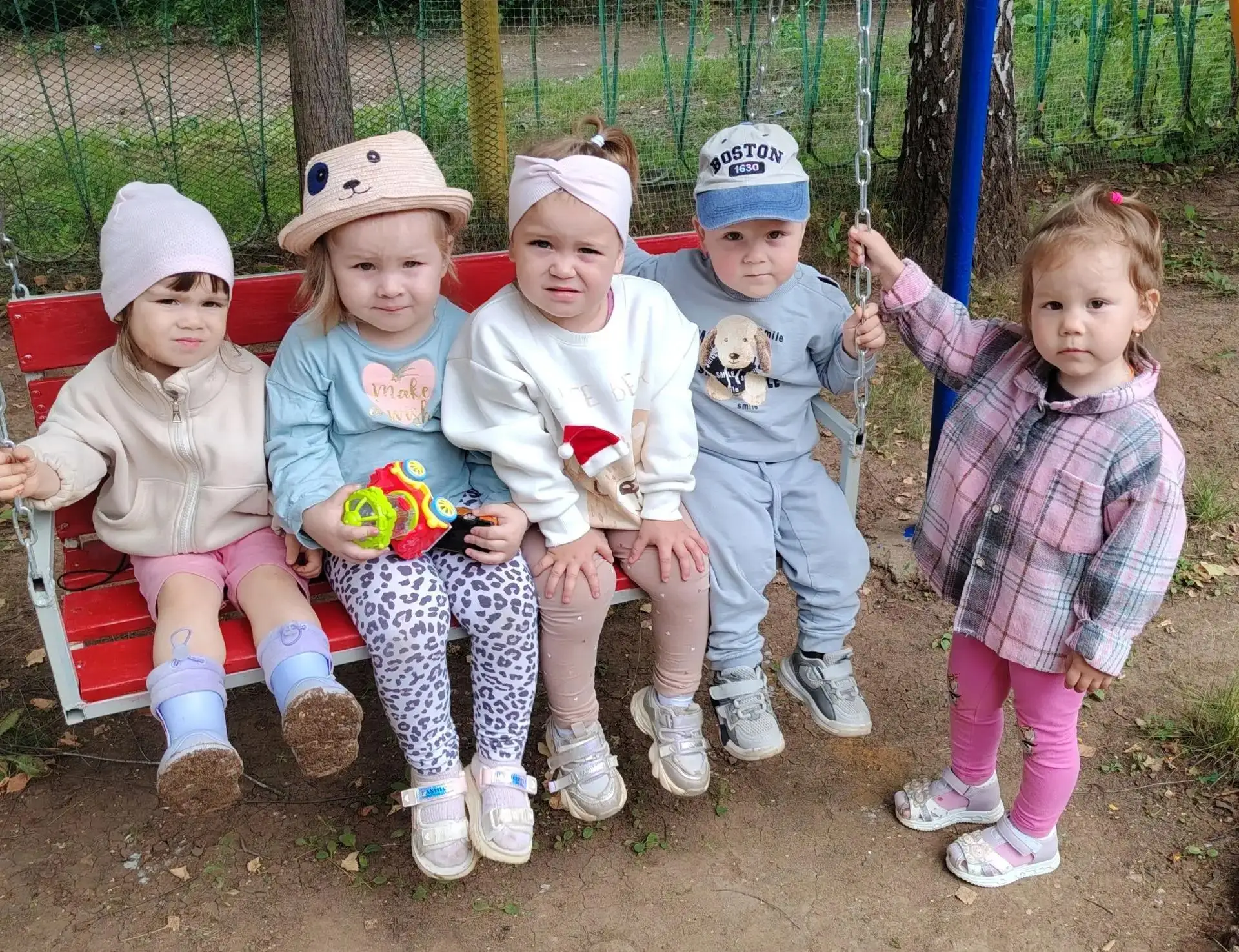Наши стены снова наполнились звонким смехом! Детский сад открыл свои двери после отпуска!

Мы так ск