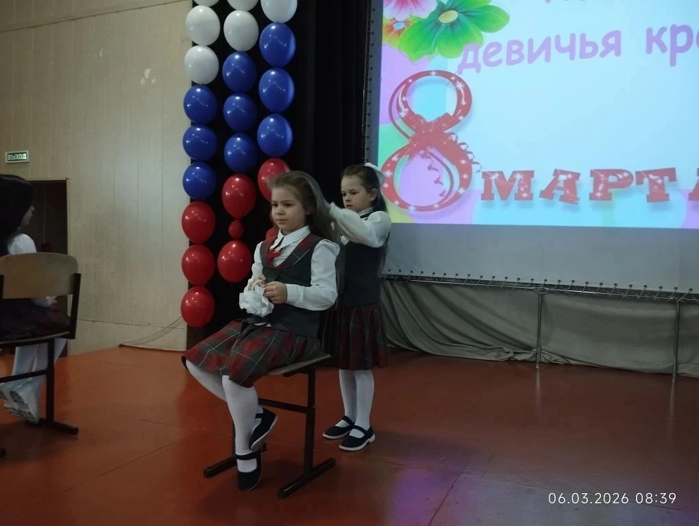 ✨💐 Праздник весны и красоты для девочек на параллели первых классов прошёл в актовом зале нашей школ