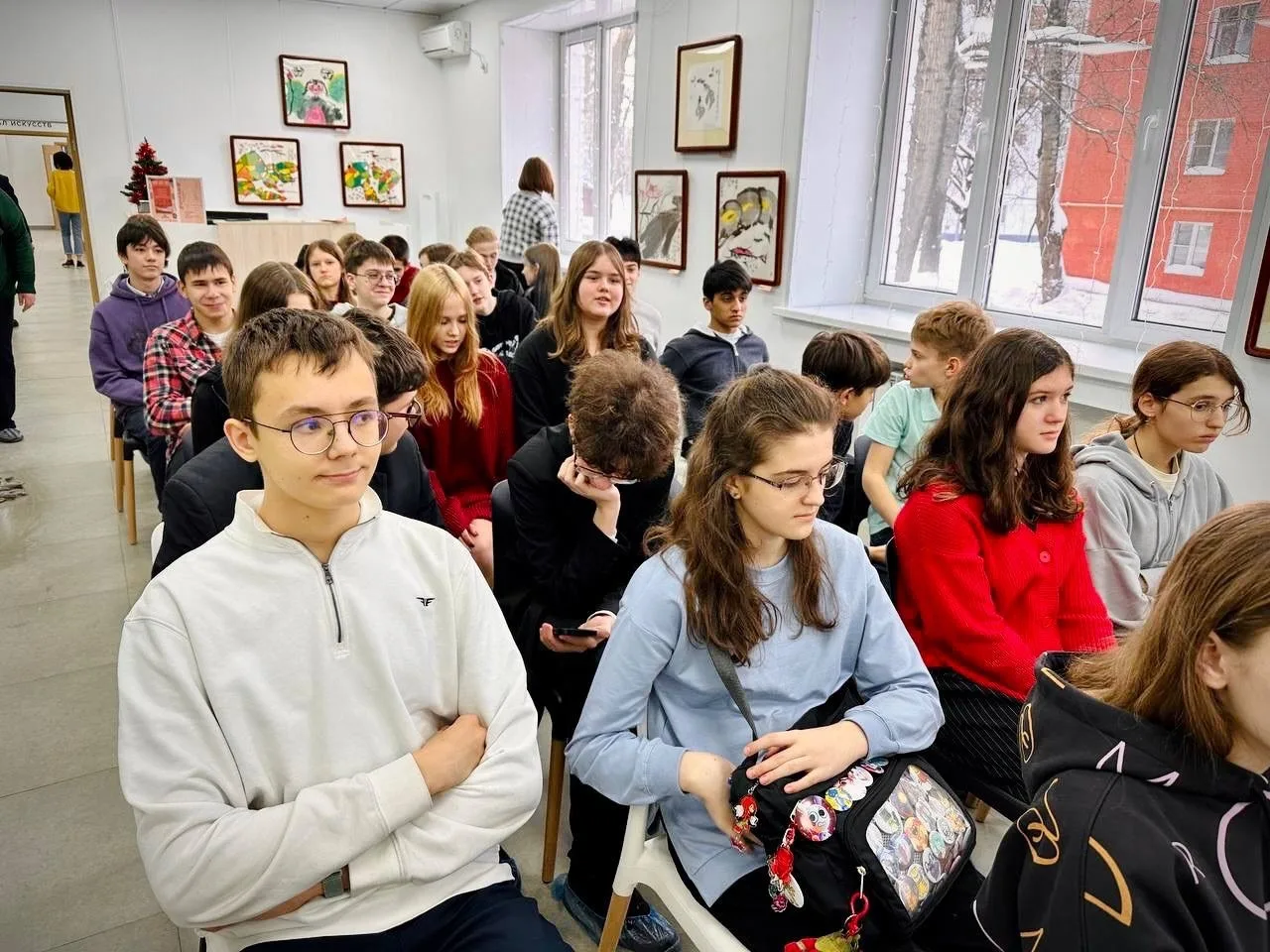 🖼️ Когда искусство говорит без перевода…  Библиотека №120 стала местом настоящего культурного диалог
