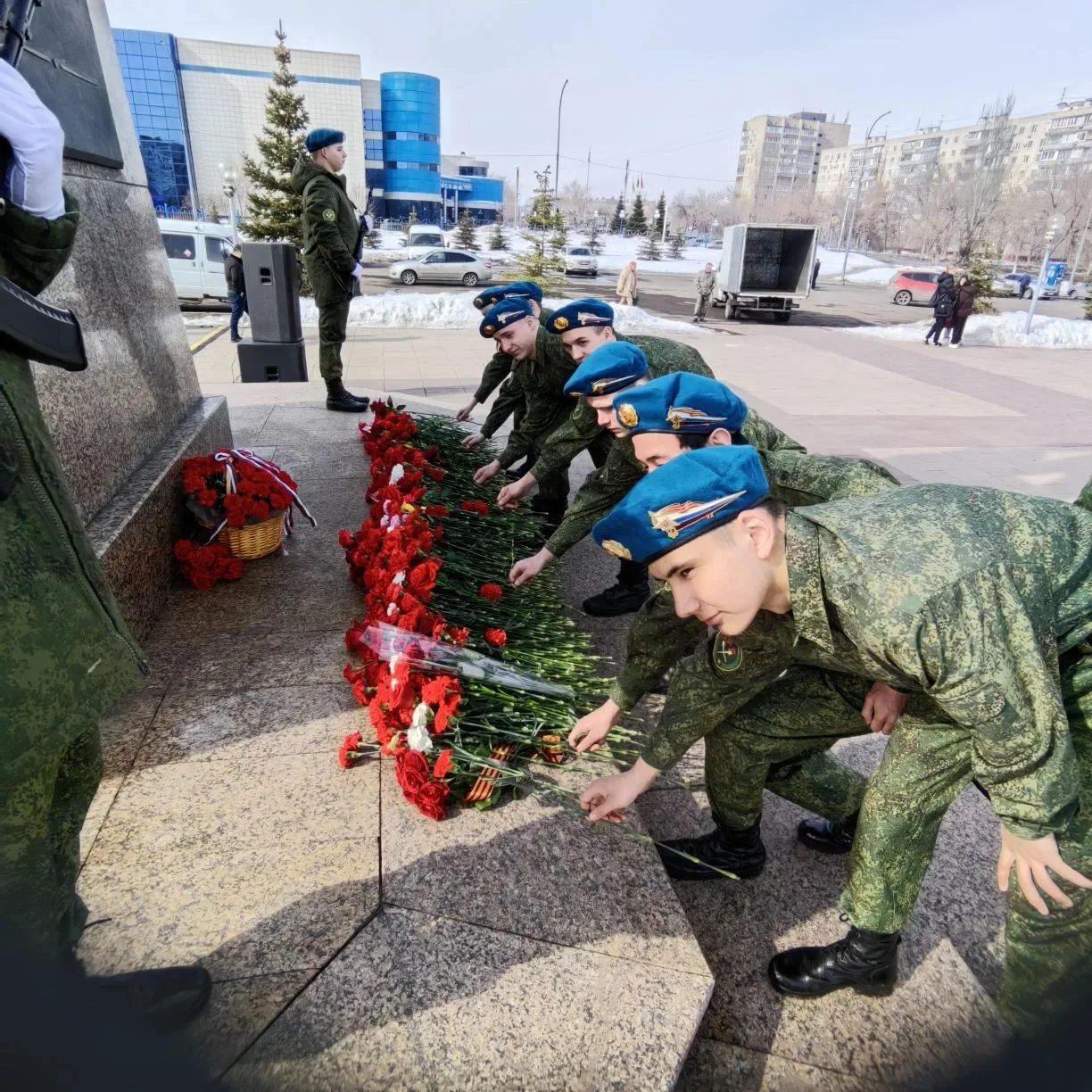 В Оренбуржье и мире вспоминают подвиг погибшего в Сирии Александра Прохоренко  17 марта 2016 года в 
