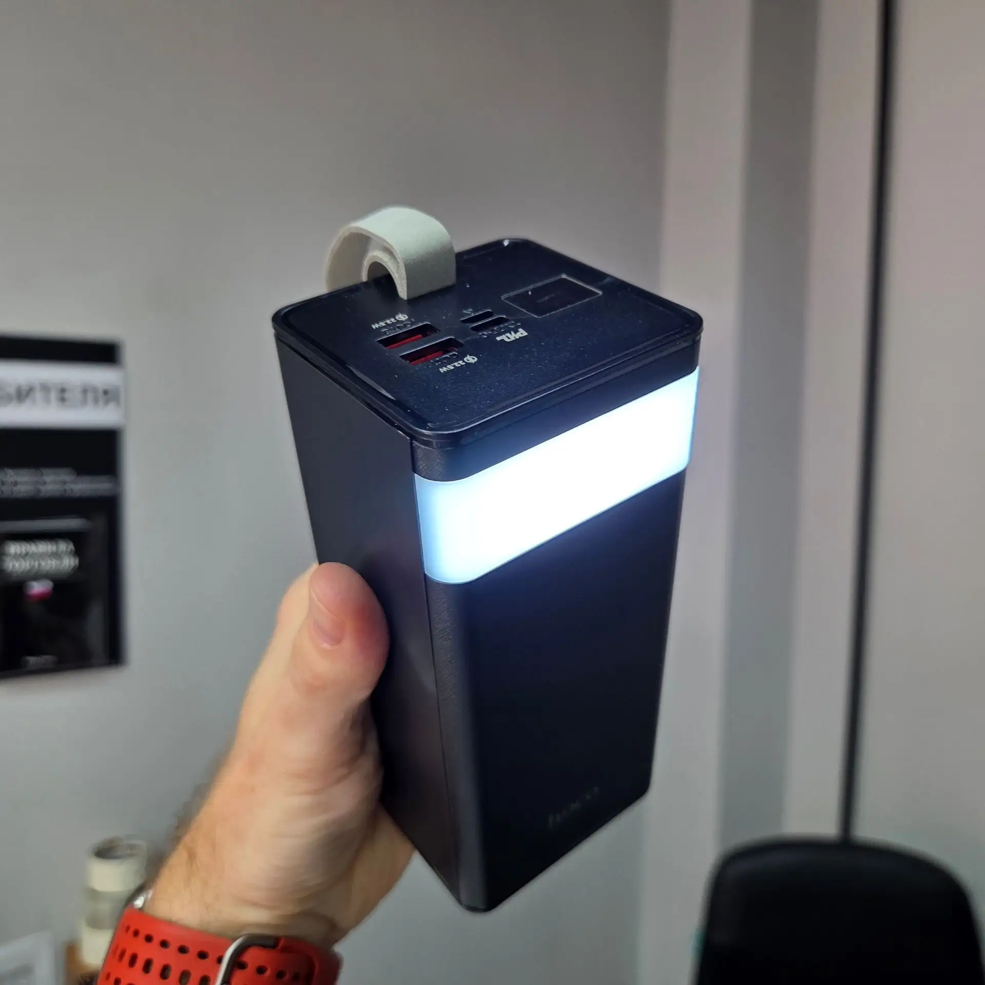 Внешний аккумулятор Hoco J86A Powermaster станет надёжным источником энергии в это непр...