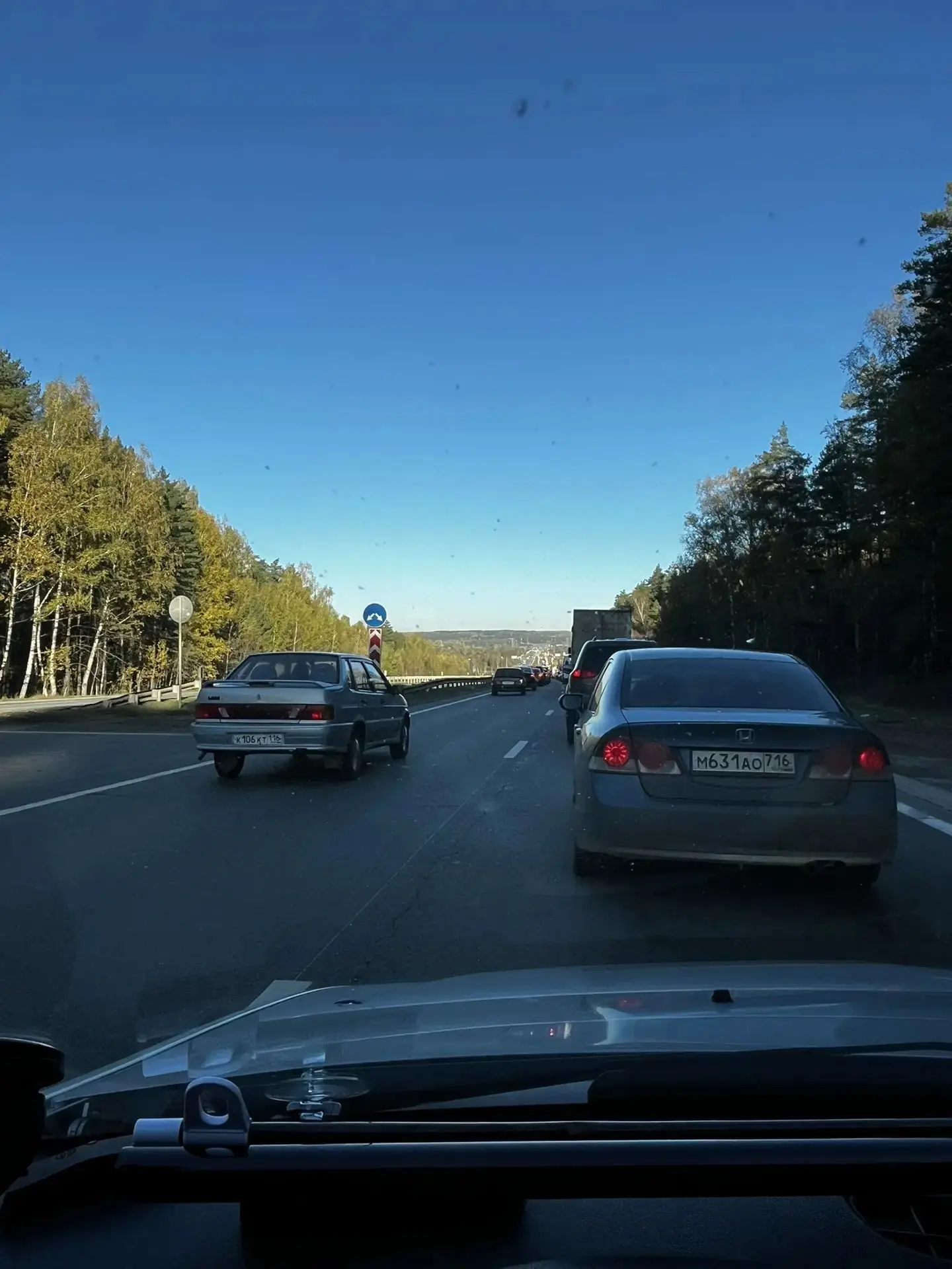 Паспелово мост сразу после разворота все встало,сообщают наши подписчики в чате водителей