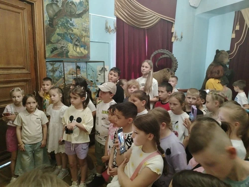 🐾 Путешествие в мир доброты: наши первоклассники в гостях у "Дедушки Дурова".  🐕 Учащиеся 1 «А» и 1 