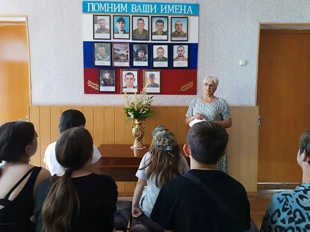 В филиале «Павловский поселковый клуб им. Куйбышева» прошёл патриотический час «Герои СВО – наши зем