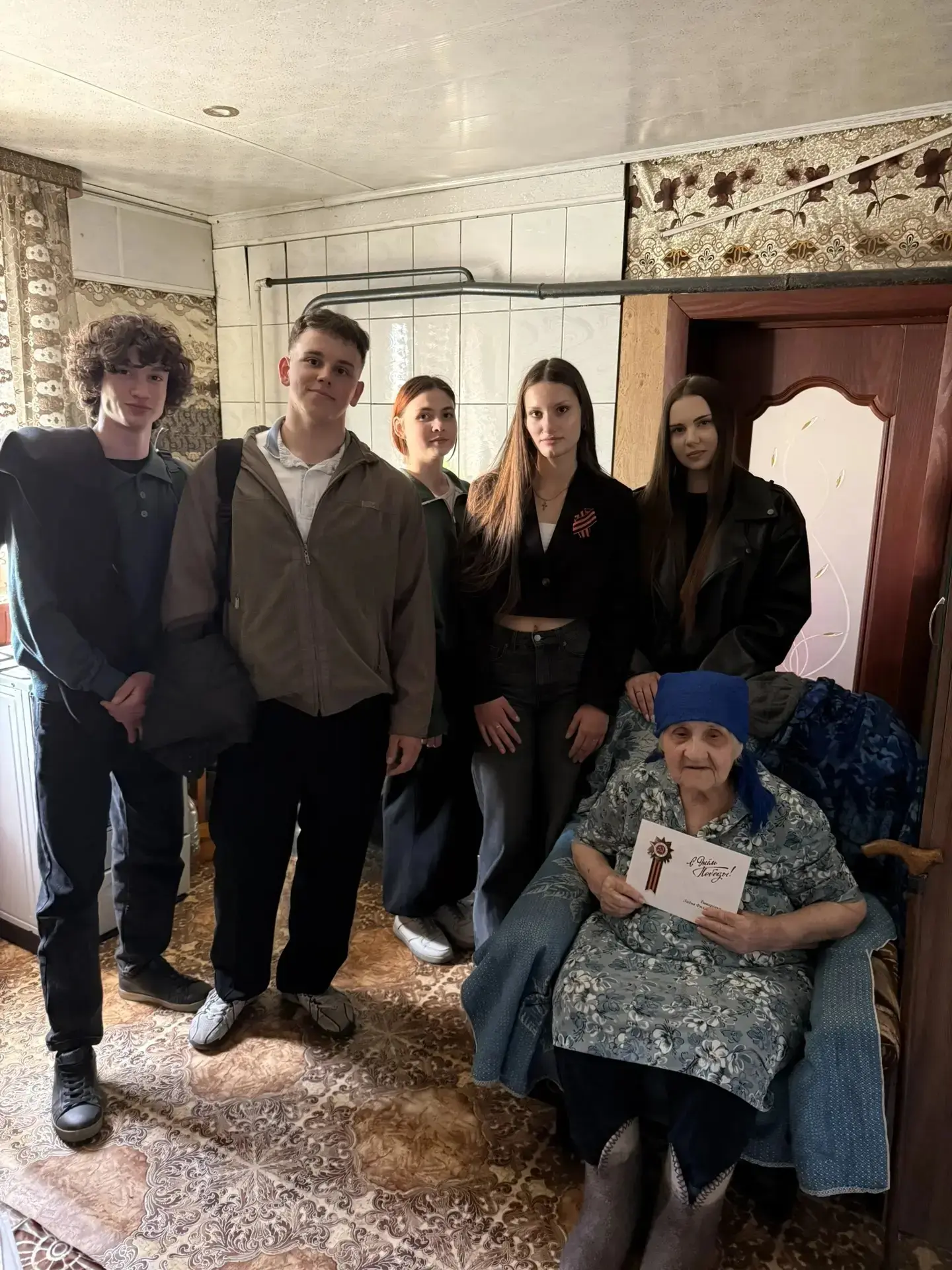 Учащиеся школы МБОУ «СОШ 10» поздравили ветеранов и тружеников тыла с предстоящим праздником.   Нака