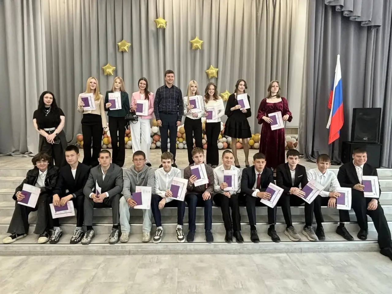 🎓Выпускникам вручены аттестаты!

🎉В школе 28 состоялось торжественное вручение аттестатов об основ
