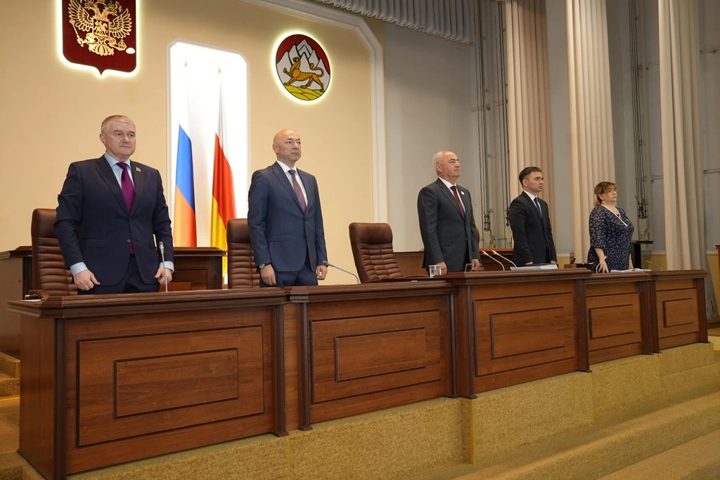 На пятьдесят третьем заседании Парламента РСО-Алания под председательством Таймураза Тускаева рассмо