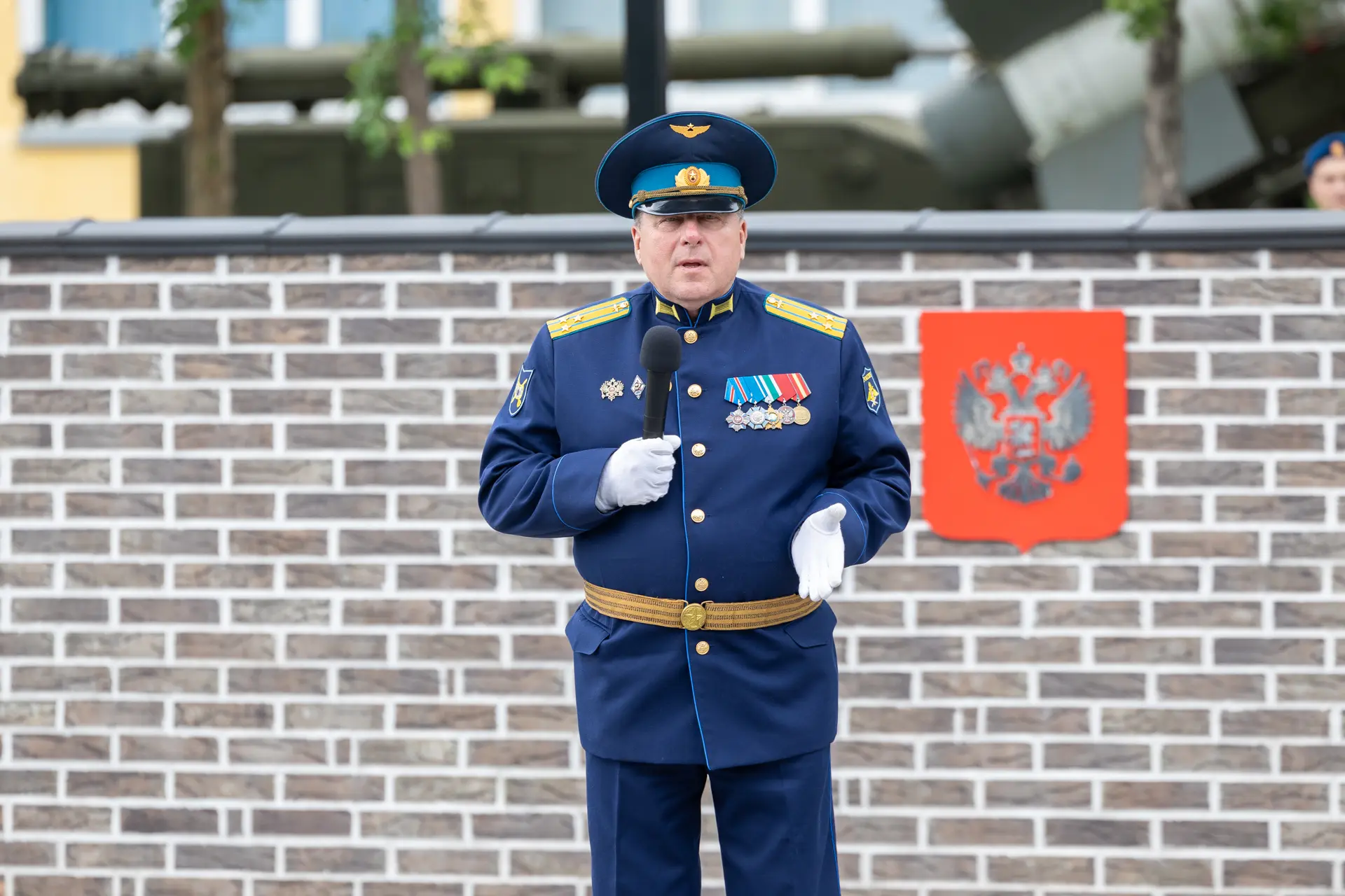 В День памяти и скорби студенты Военно-инженерного института возложили цветы к памятнику воинов СФУ
