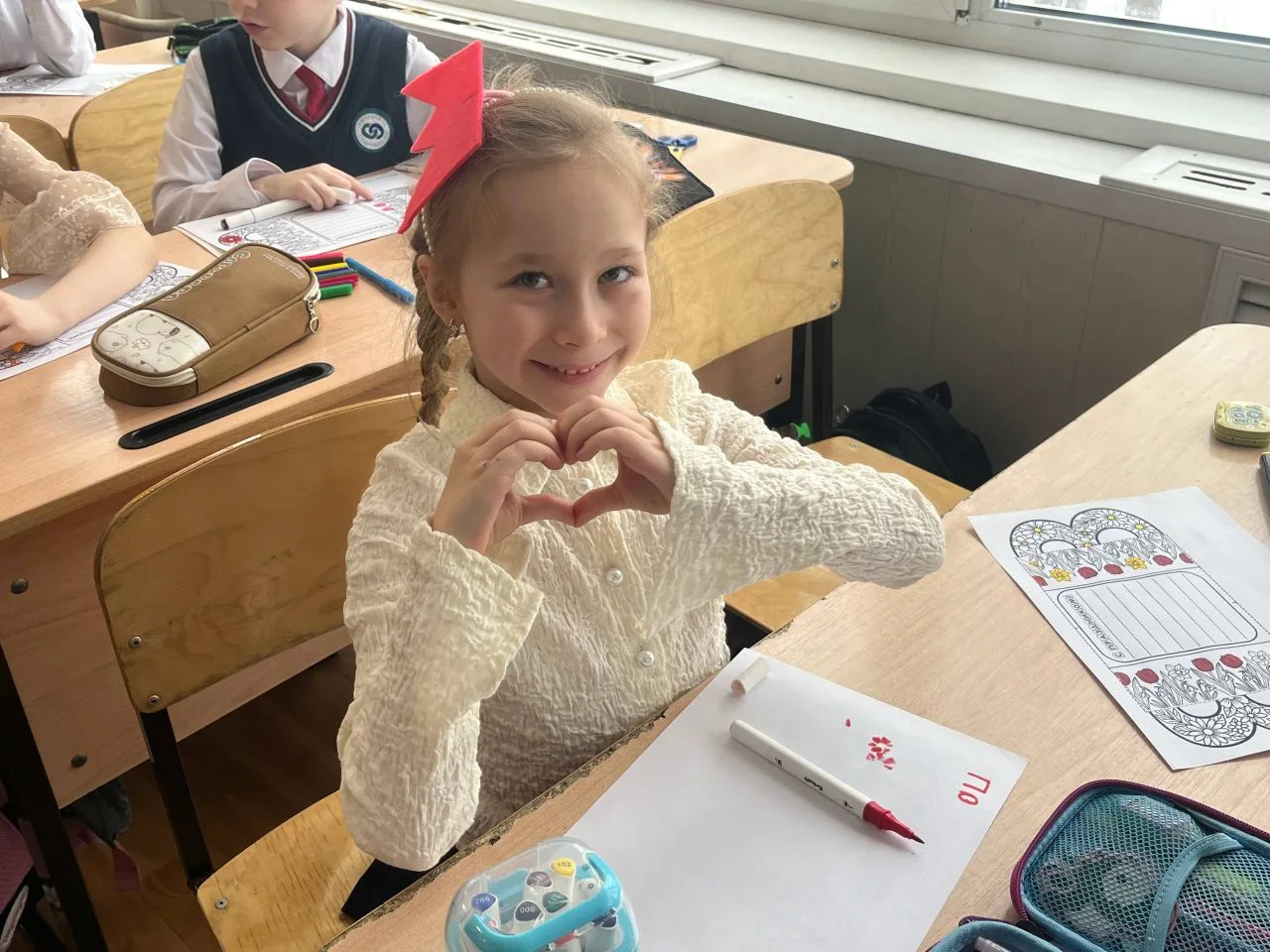 В гимназии – весна! 🌷  Активисты нашей гимназии вместе с советником директора по воспитанию, Похабов