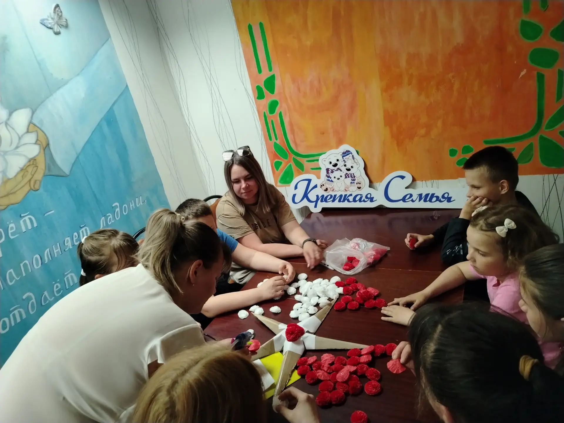 В рамках федерального партийного проекта Единой России "Крепкая семья" в преддверии вел...