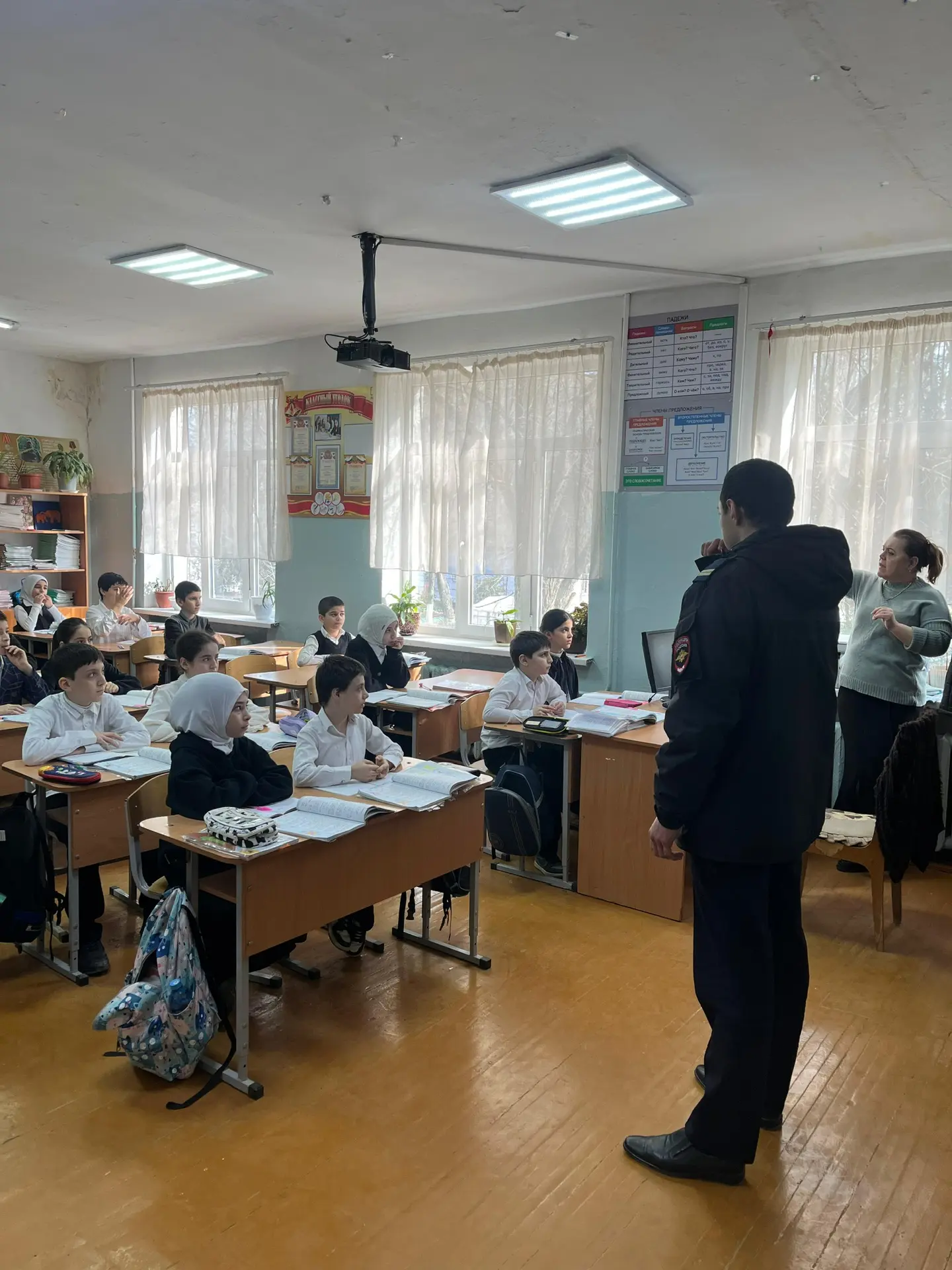 Инспектор ПДН Махумудиев Омар Гаджикадиевич провел профилактическую беседу с учащимися начальных кла