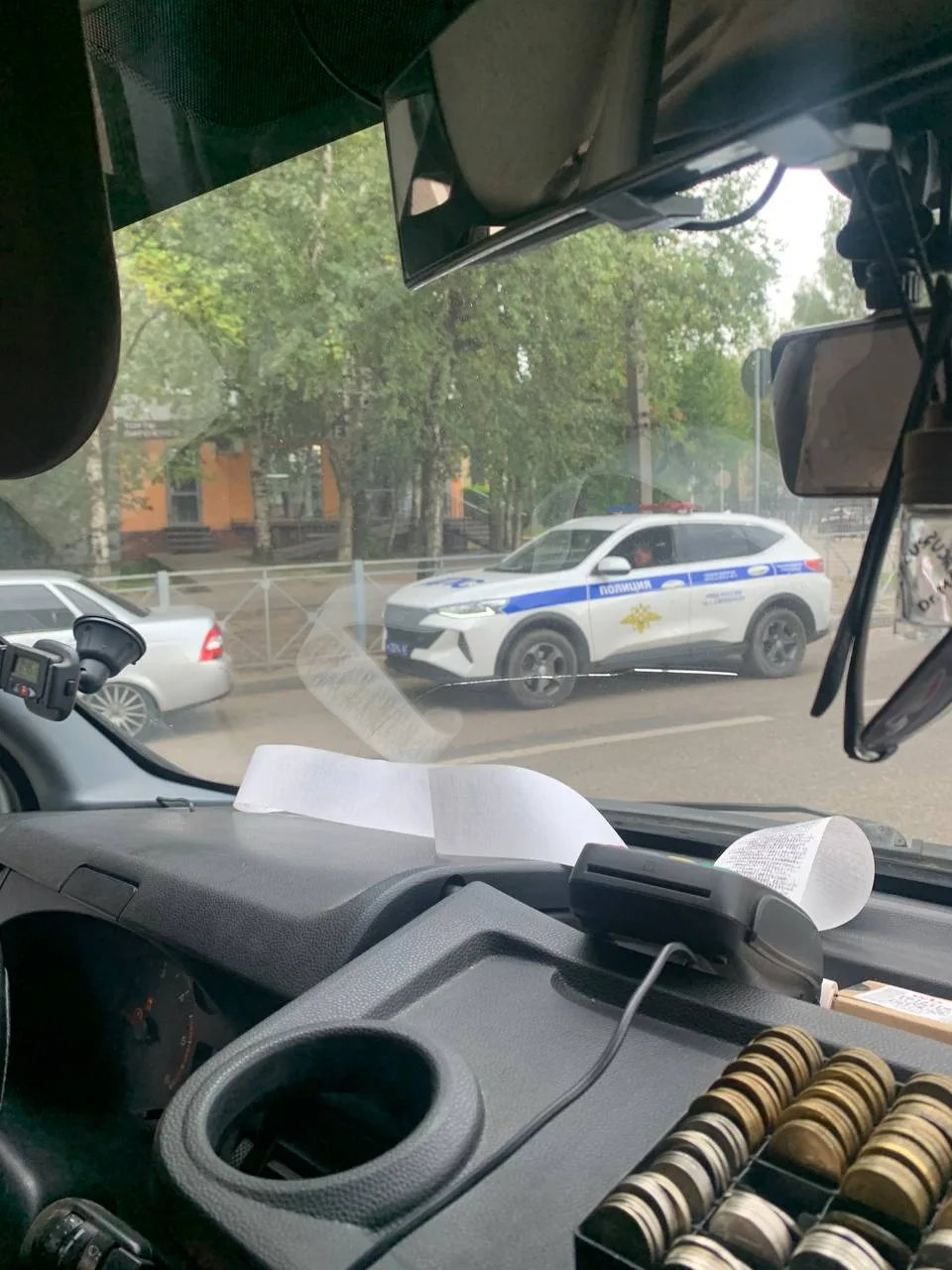 Возле автотранспортного снимают тонер